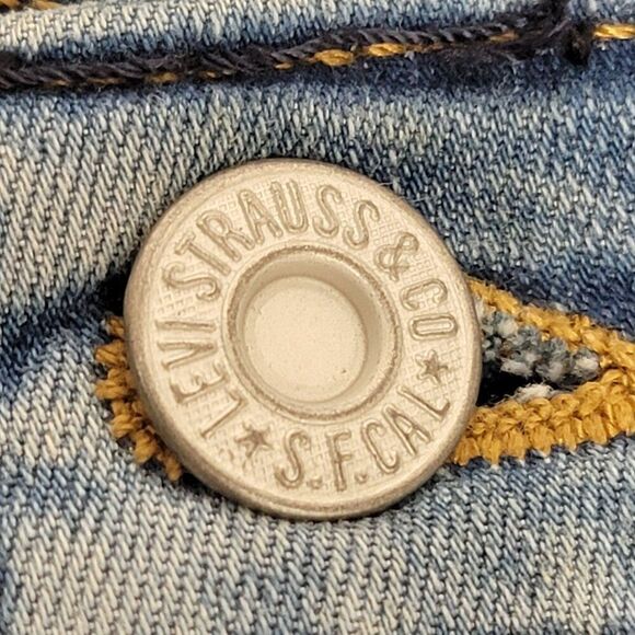 Levi's Women's Boyfriend Straight Jeans Size 27 Medium Wash Blue Denim 29x26 - Picture 10 of 13